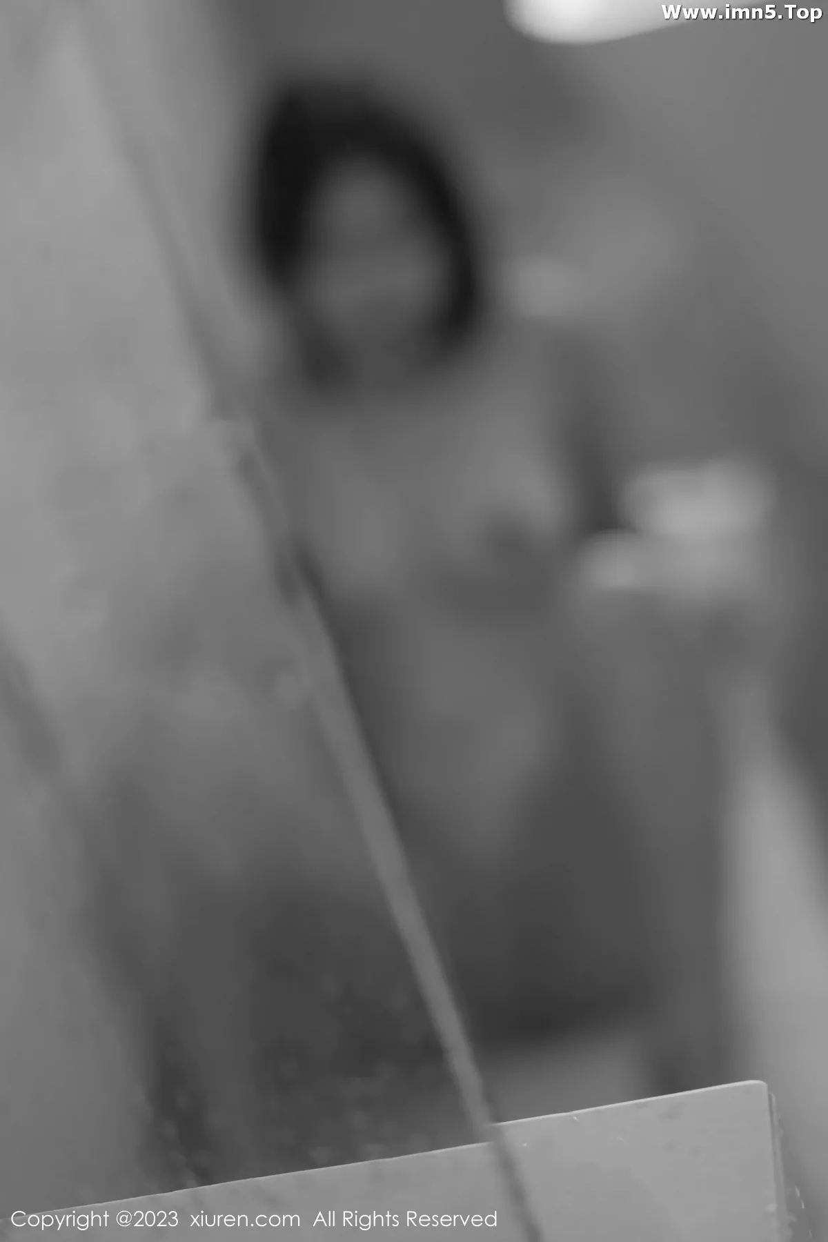 [XiuRen秀人网]No.6471_模特laura阿姣泰国旅拍脱蓝色上衣露白色蕾丝内衣完美诱惑写真71P